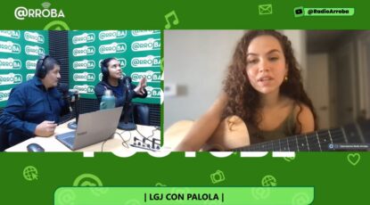 Entrevista de Palola en la gran jugada junto a entrevistadores y tocando guitarra